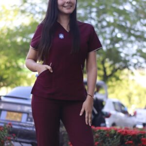 Conjunto combinado bota recta vinotinto con beige